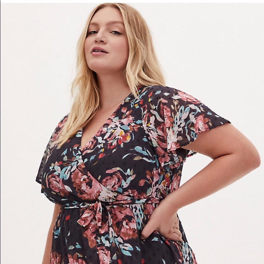 Torrid Swiss Dot Floral Wrap Dress (Dark Gray) - Picture 4 of 6